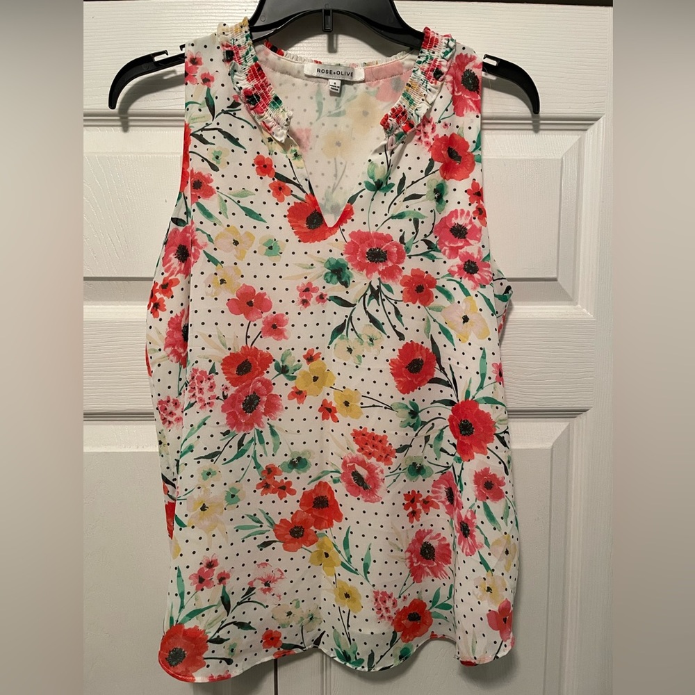 Cute white shell/tank top. Size small.